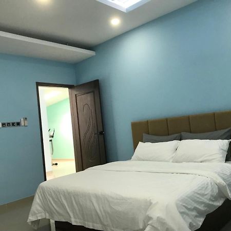 Homestay Stardow~星窗名宿~ Johor Bahru Buitenkant foto