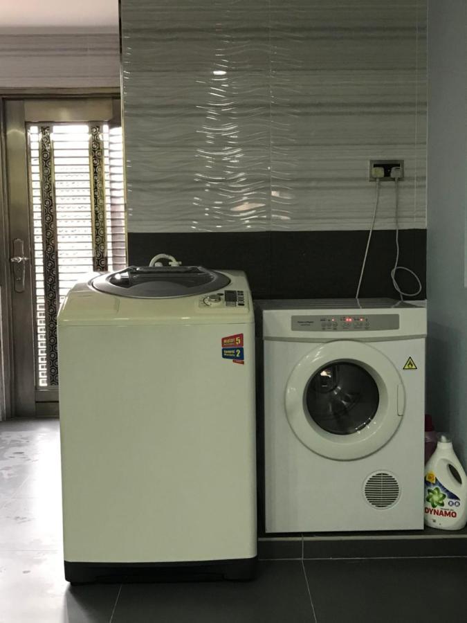 Homestay Stardow~星窗名宿~ Johor Bahru Buitenkant foto
