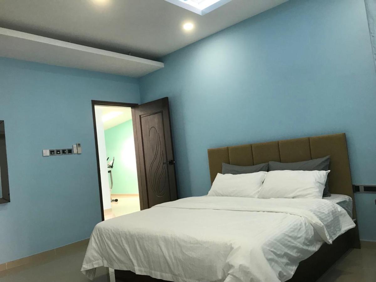 Homestay Stardow~星窗名宿~ Johor Bahru Buitenkant foto