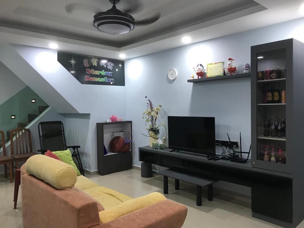 Homestay Stardow~星窗名宿~ Johor Bahru Buitenkant foto