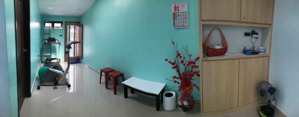 Homestay Stardow~星窗名宿~ Johor Bahru Buitenkant foto