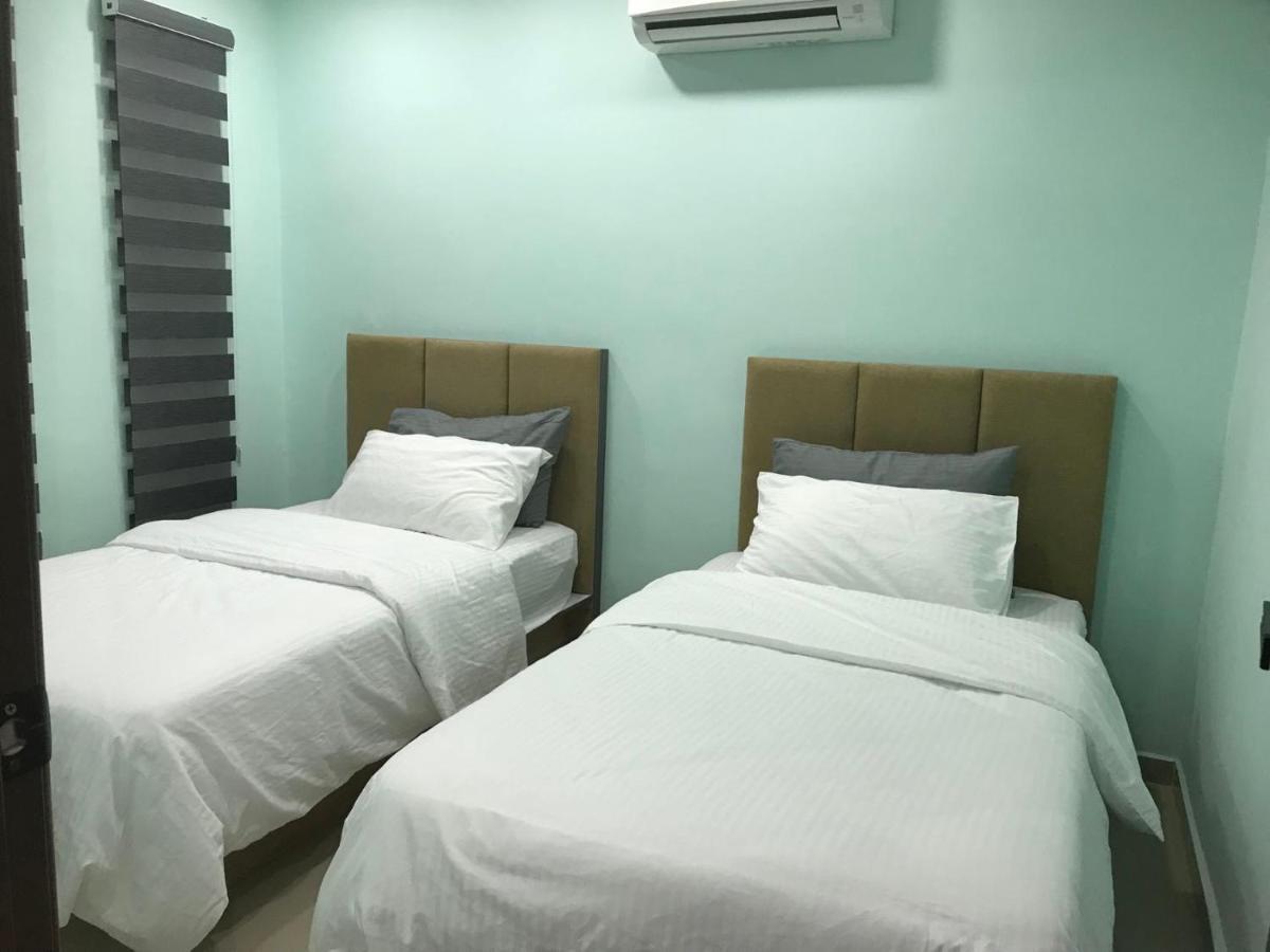 Homestay Stardow~星窗名宿~ Johor Bahru Buitenkant foto