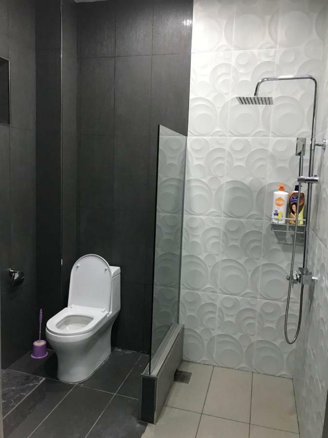 Homestay Stardow~星窗名宿~ Johor Bahru Buitenkant foto