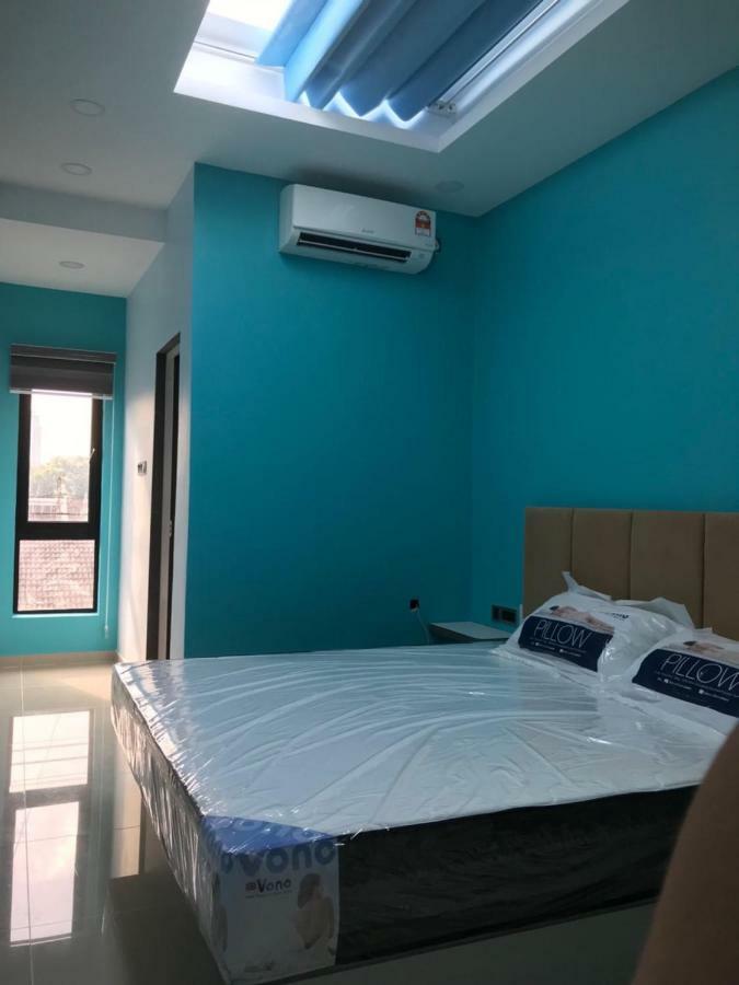 Homestay Stardow~星窗名宿~ Johor Bahru Buitenkant foto