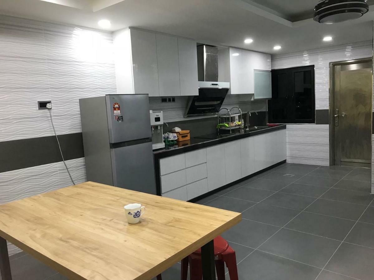 Homestay Stardow~星窗名宿~ Johor Bahru Buitenkant foto