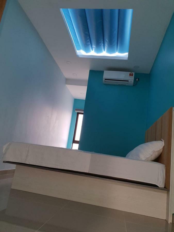 Homestay Stardow~星窗名宿~ Johor Bahru Buitenkant foto