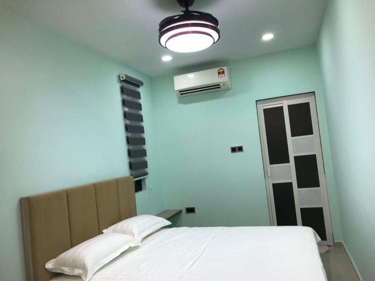 Homestay Stardow~星窗名宿~ Johor Bahru Buitenkant foto