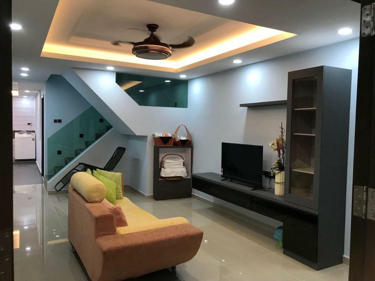 Homestay Stardow~星窗名宿~ Johor Bahru Buitenkant foto