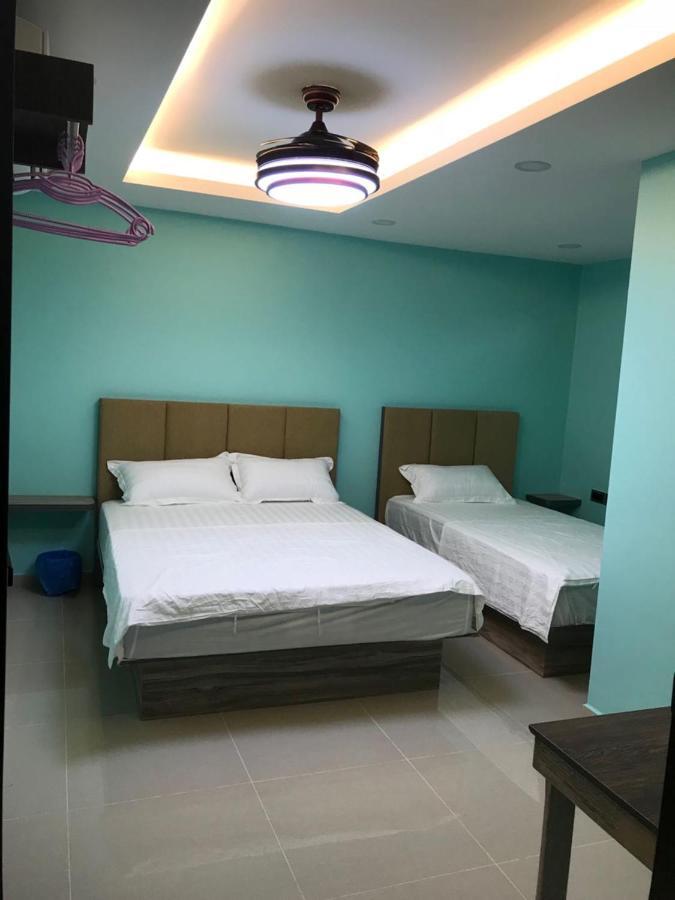 Homestay Stardow~星窗名宿~ Johor Bahru Buitenkant foto